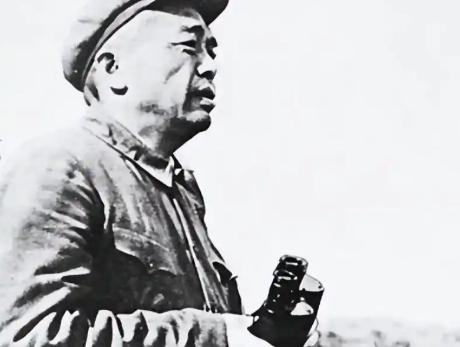 1958年，彭老总前往兰州军区检查工作，用餐期间，他察觉一名干部看着面熟，就搁下