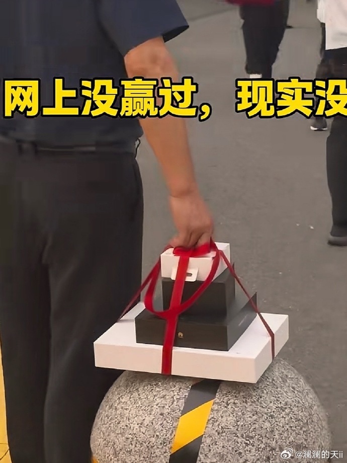 高考后的仪式感是购买电子三件套 以前哪有这个条件，考完了能换个手机都不错了 