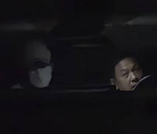 秦岚和魏大勋因合作相识，恋情引发热议。近日被拍到一同聚会后返回住所，网友纷纷猜测