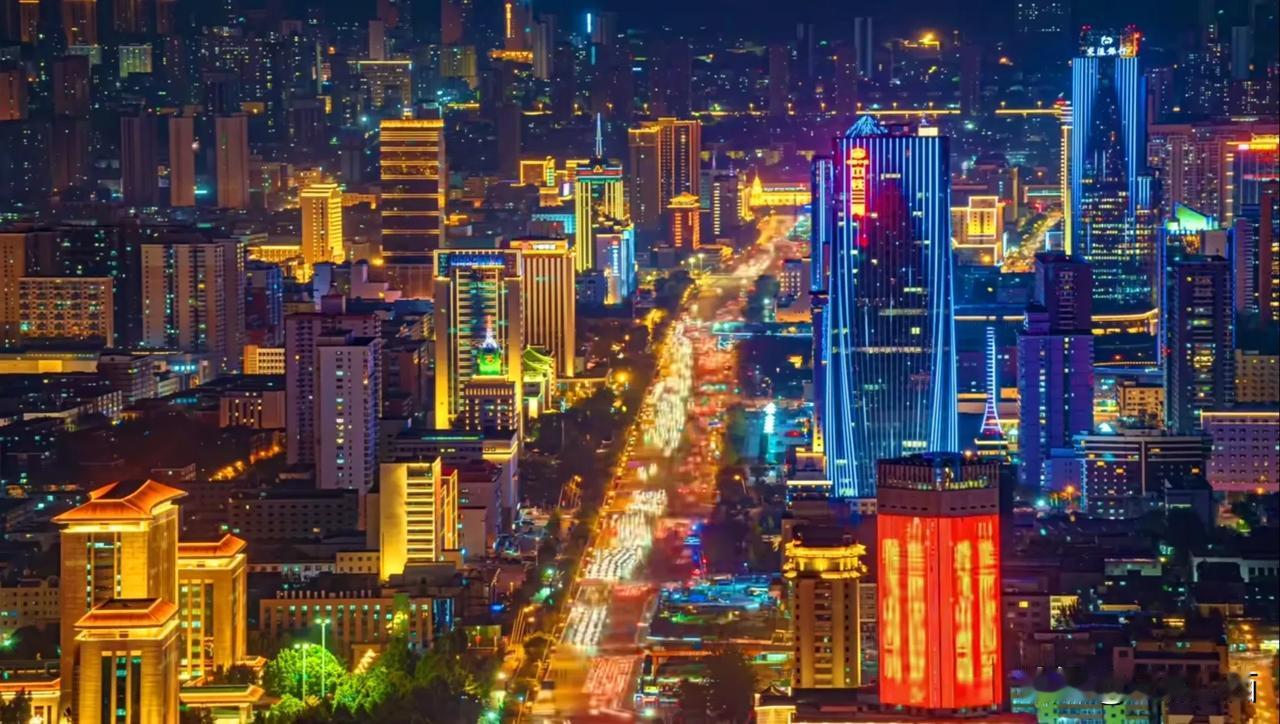 一天四个不同时刻的迎泽大街！一个城市还是夜景有魅力，现代文明把美丽重新定义。
 