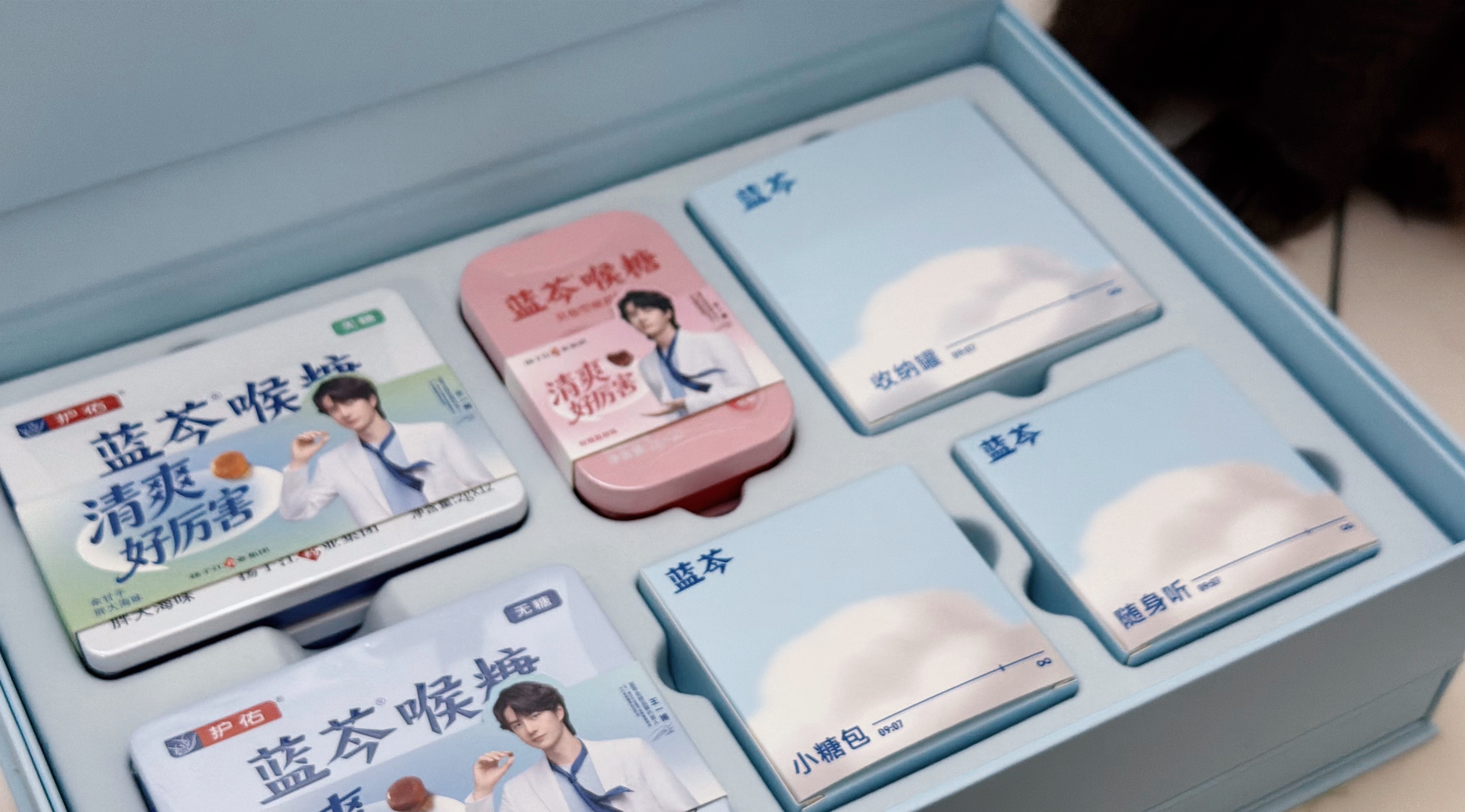 猴儿啊别伤心了 看看你的礼盒多么美貌[女孩儿][女孩儿][女孩儿][可怜][可怜