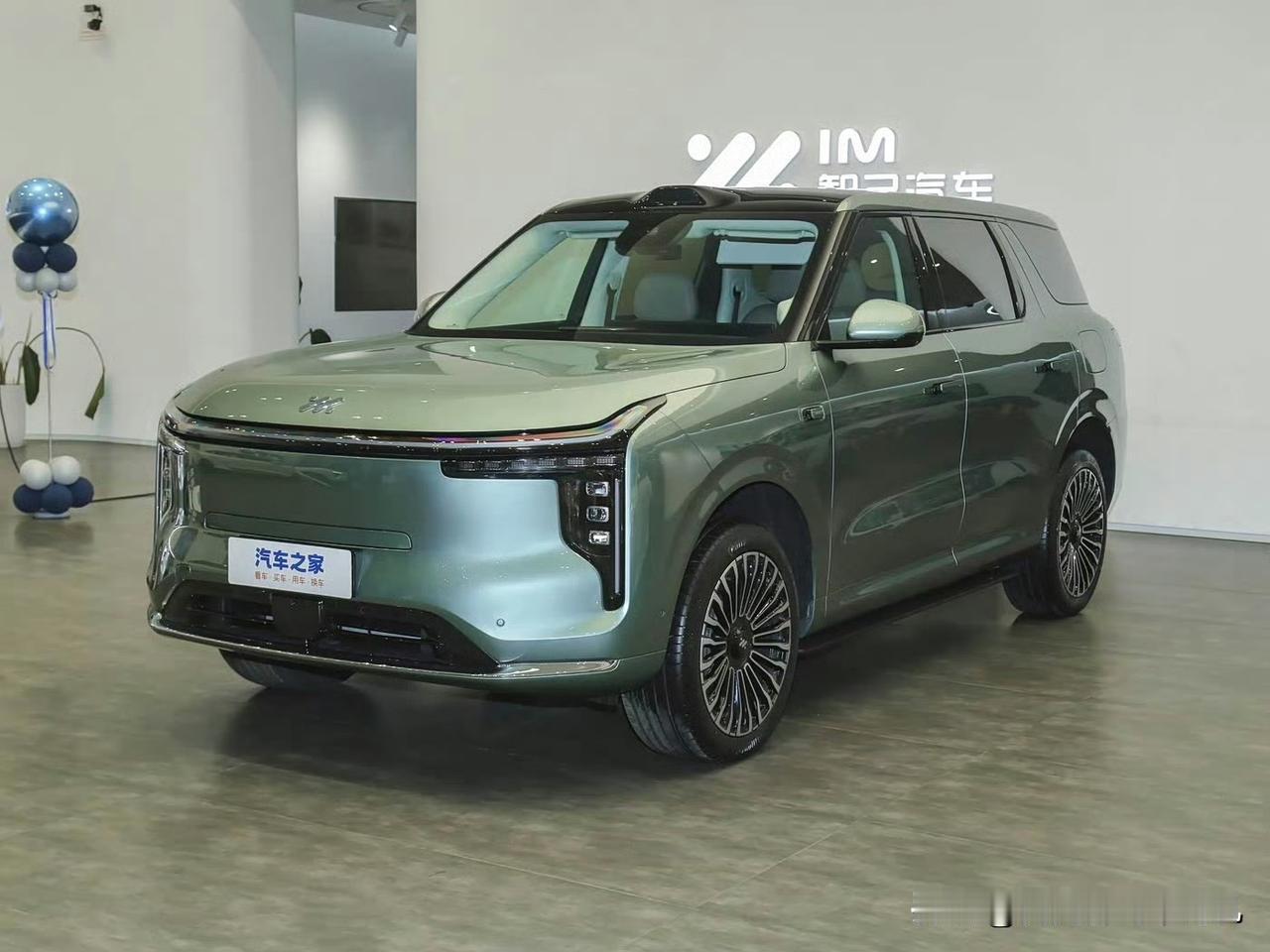 智己就是有魄力，为了销量拼了。相对于小鹏GX，39.98万的预售价，智己LS8售