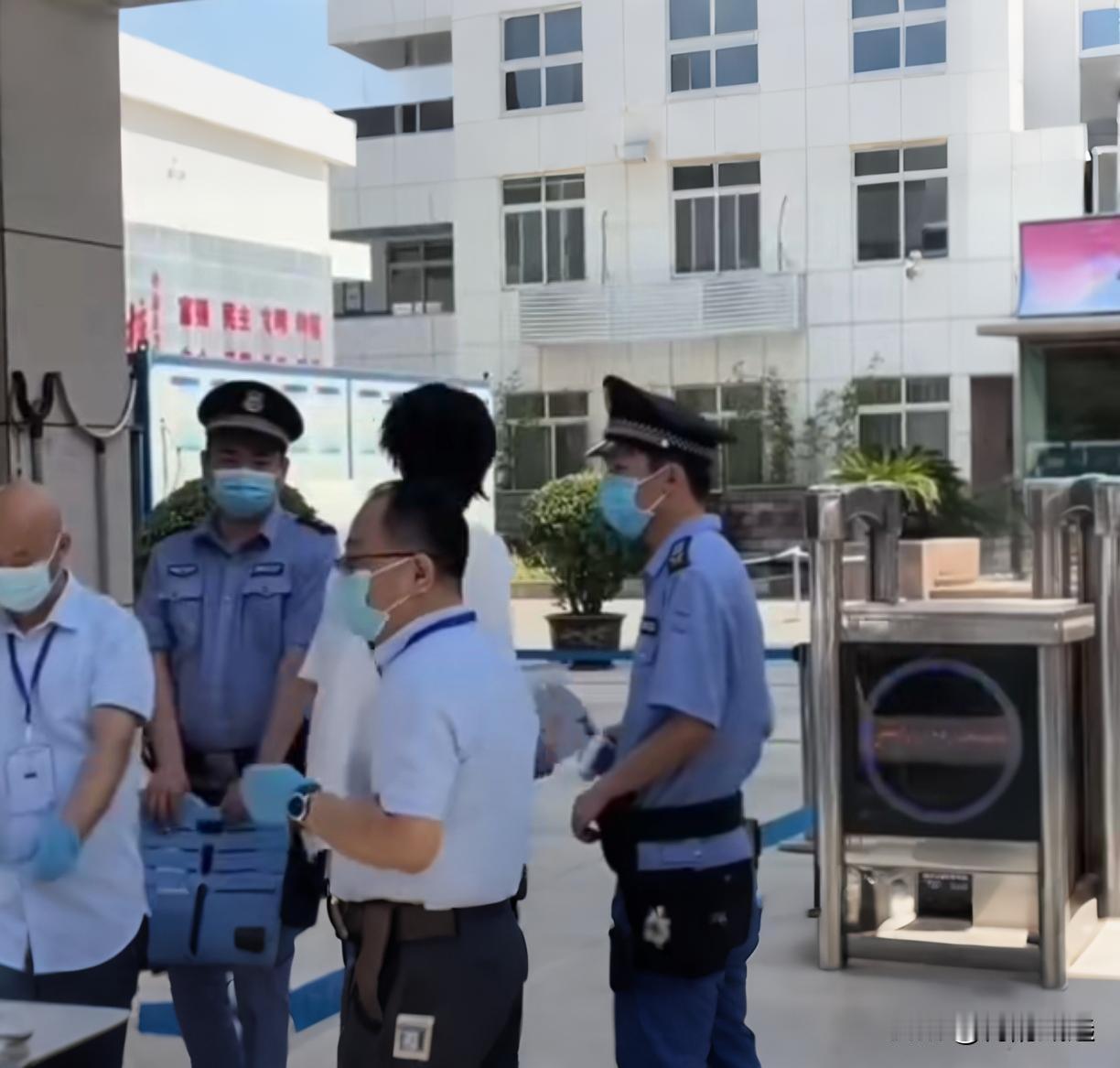 高考突发！多地考生身份证丢失，应急流程一步都别错🔥
 
2026高考首日炸锅了