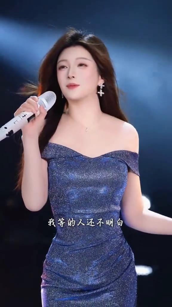 《伤心太平洋》。
我等的船还不来，我等的人还不明白。寂寞默默沉没沉入海，未来不再