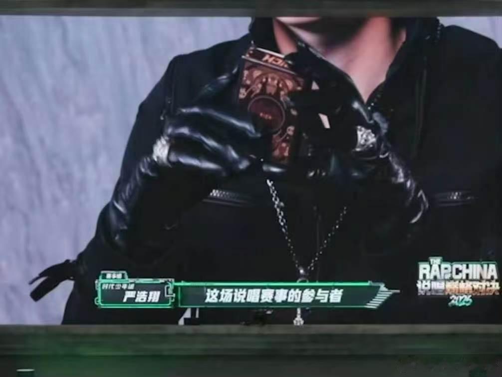 严浩翔准备了惊喜拆盲盒视频严浩翔说唱发布会vcr 他说到22年粉丝的时候能感觉到