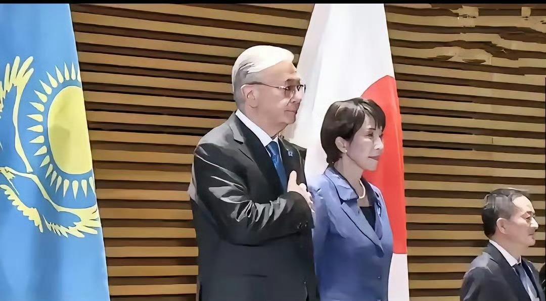 日本这次真是踢到了铁板，原本雄心勃勃要搞个大场面，邀请中亚五国搞“5+1”峰会，