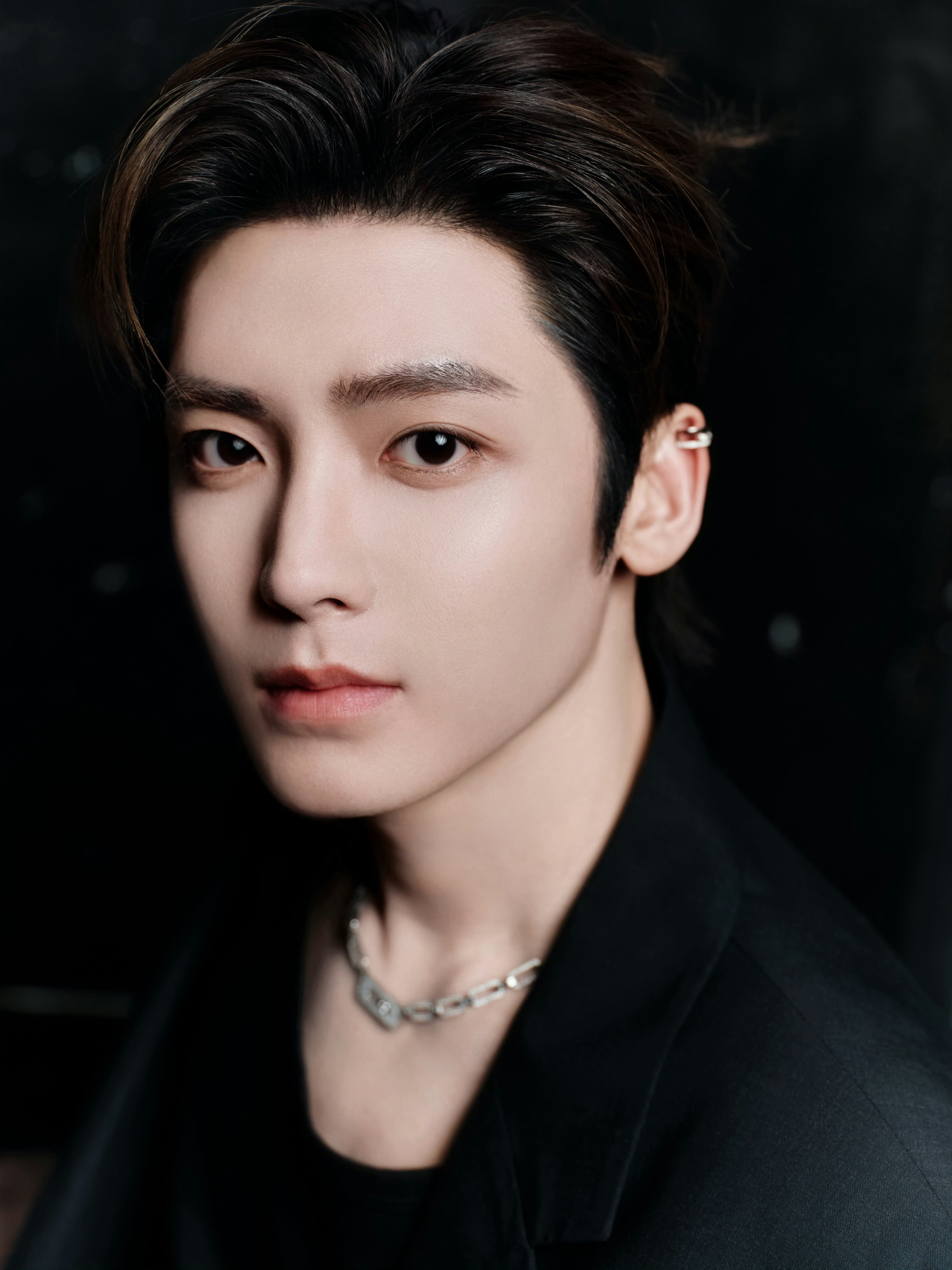 侯明昊 × 今日海信线下活动造型大片 📸 