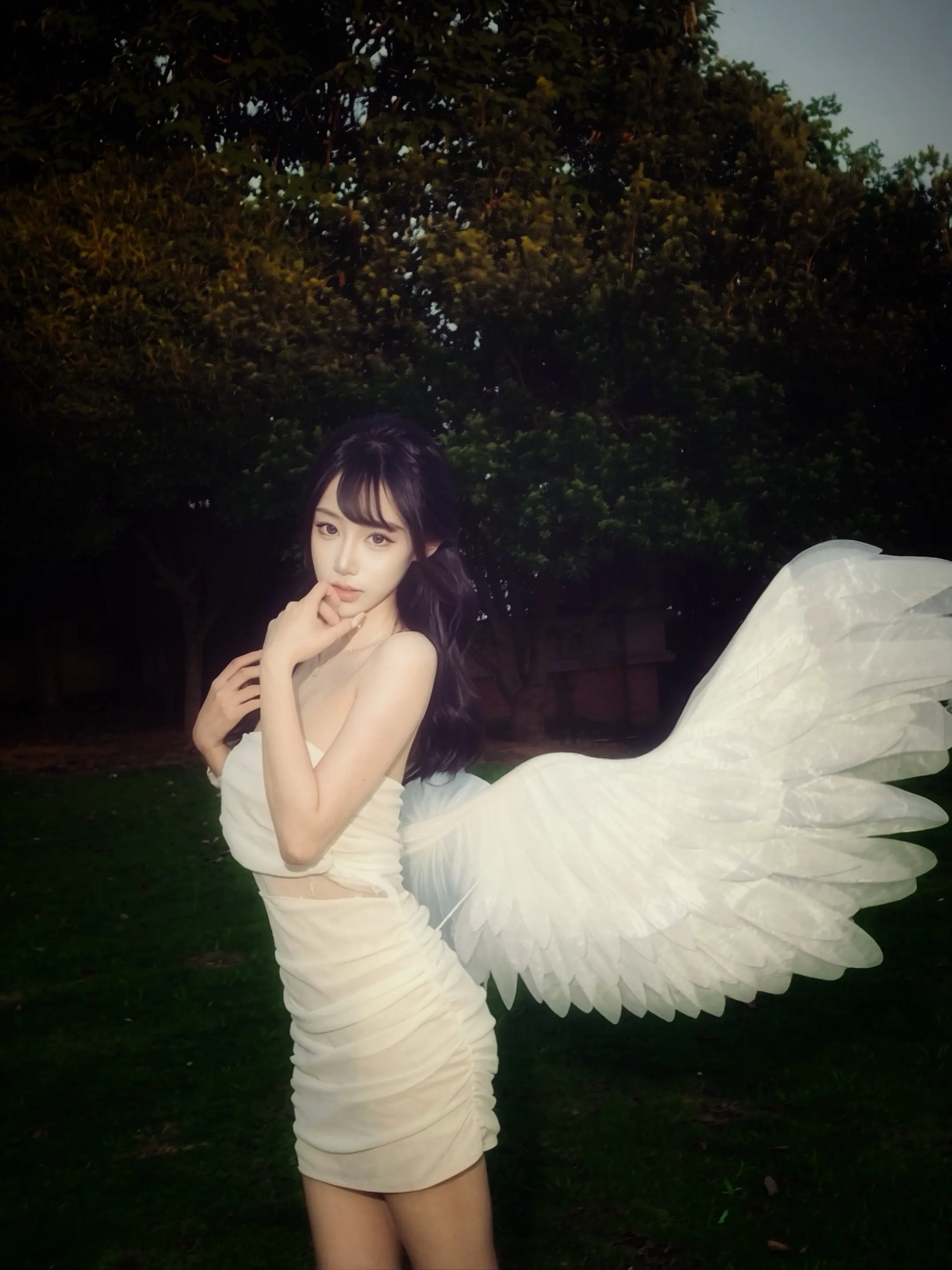 “Tears fall down, I rise up.” 眼泪向下，我向上.