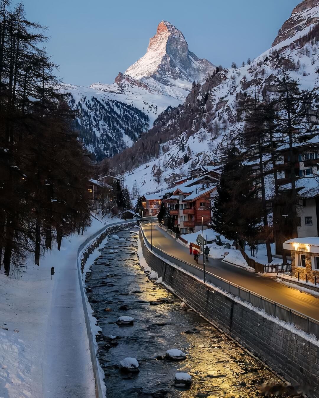 瑞士滑雪圣地–采尔马特素有“冰川之城”美称的小镇采尔马特(Zermatt)，位于