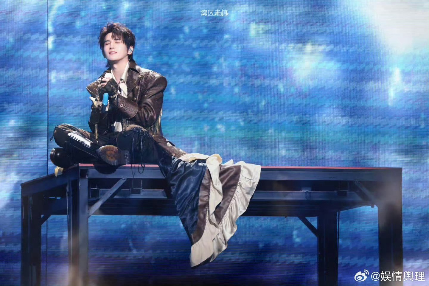 张远演唱会刚开场就结束了《梦》开场炸裂，《白》延续感动，《哼》惊喜重现，《嘉宾》