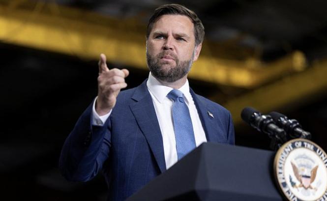 “乡巴佬”万斯曾暗示中国：如果不接受关税，就考虑战争。这话刚传开，中国学者高志凯