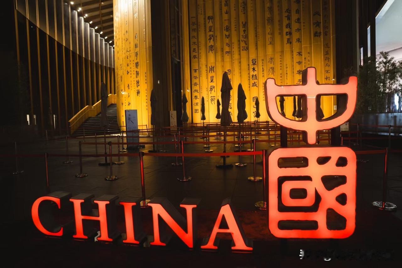 大阪世博会进行时，记得两年前我在大阪，看到街头到处都是2025的宣传，一看，原来