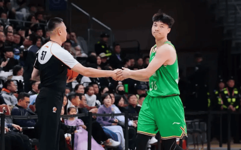 糟糕！鄢手骐全场出战34分钟，6投0中仅得到2抢断2失误