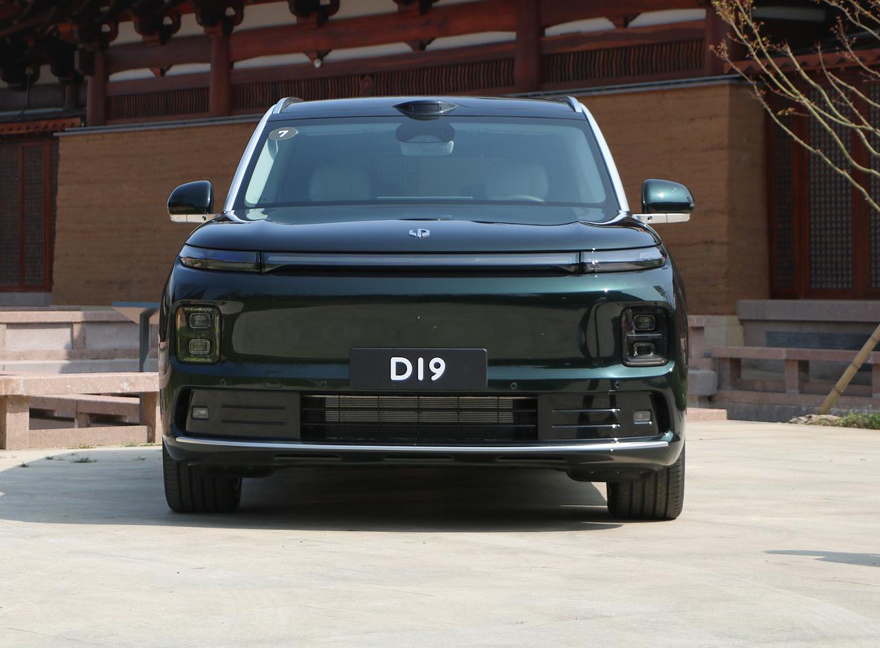 零跑D19试驾完了，一句话总结驾驶感受：那就是很有欧洲车的感觉。

我问了D19