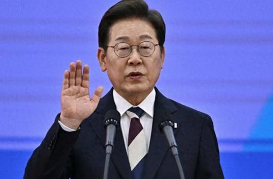 日本提高华人签证费后，韩国宣布了！
 
7月1日这一天，东亚两个邻居在签证问题上