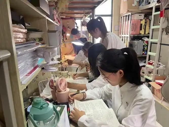 神仙宿舍火出圈！湖南4名学子3人名校直博、1人硕博连读，网友：优秀真的会互相传染