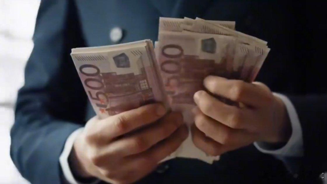 波兰总理图斯克表示，欧盟距离做出允许使用俄罗斯资金重建乌克兰的决定越来越近了。 