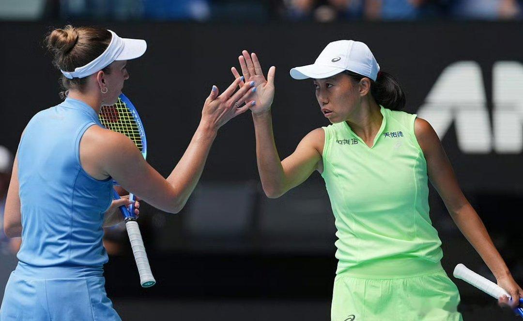 张帅组合2026澳网女双冠军张帅真的帅！祝贺喜提澳网女双🏆呀