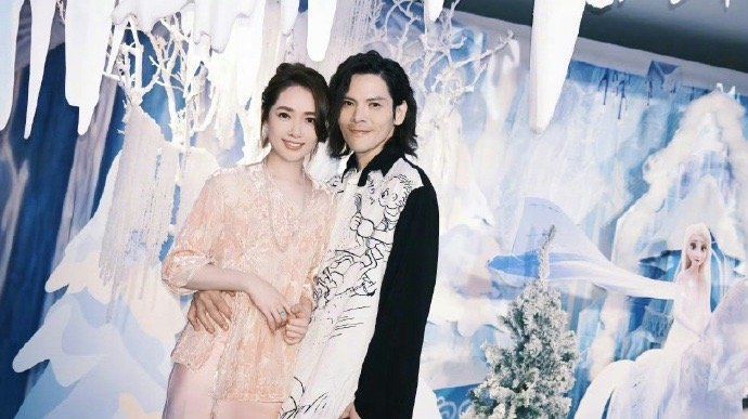 #向佐晒与郭碧婷的结婚伴手礼##向佐晒出5年前的结婚伴手礼# 向佐和郭碧婷的结婚