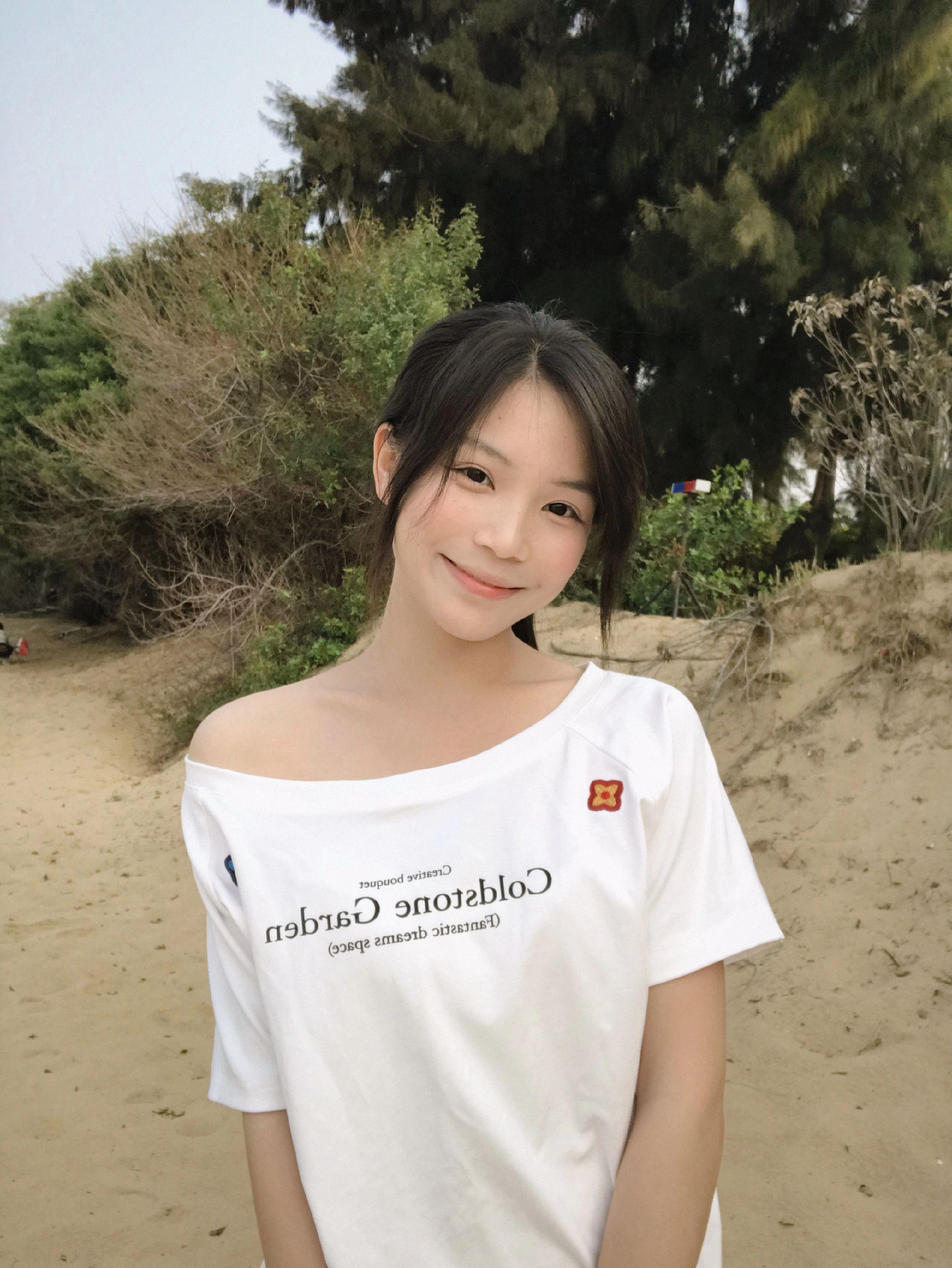 一个人假日发呆 找不到人陪我看海。