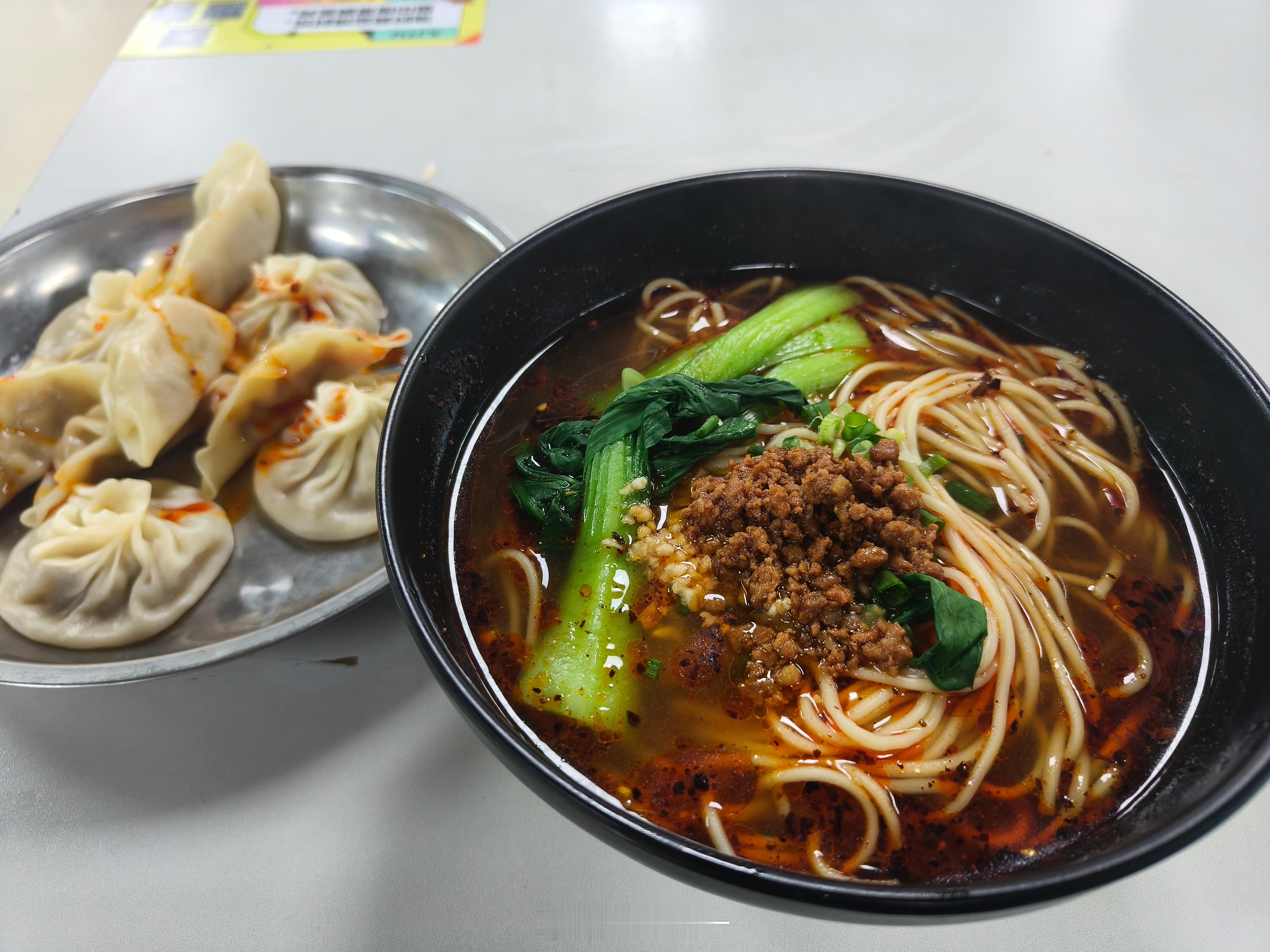 碳水炸弹💣重庆小面+蒸饺+汤包 ​​​