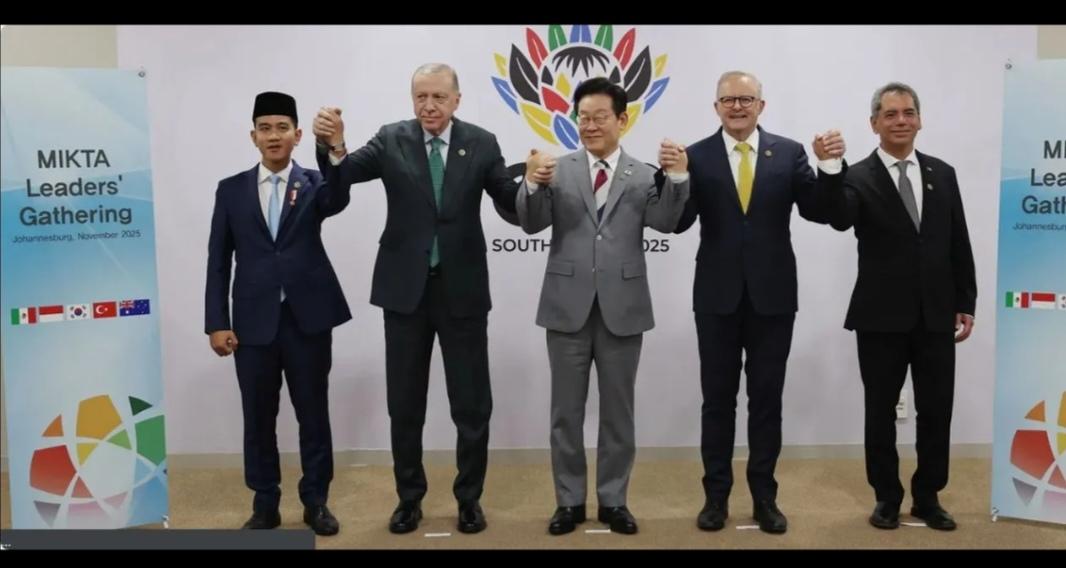 11月22日，南非约翰内斯堡。
韩国、墨西哥、印尼、土耳其和澳大利亚宣布组成“中