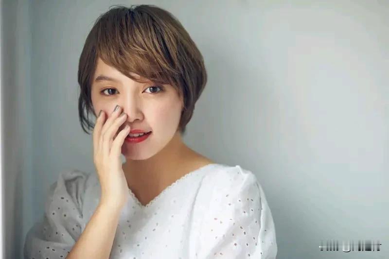 辽宁多人疑往海里放生大米 11月20日，辽宁葫芦岛海边码头出现离谱一幕，多名中老