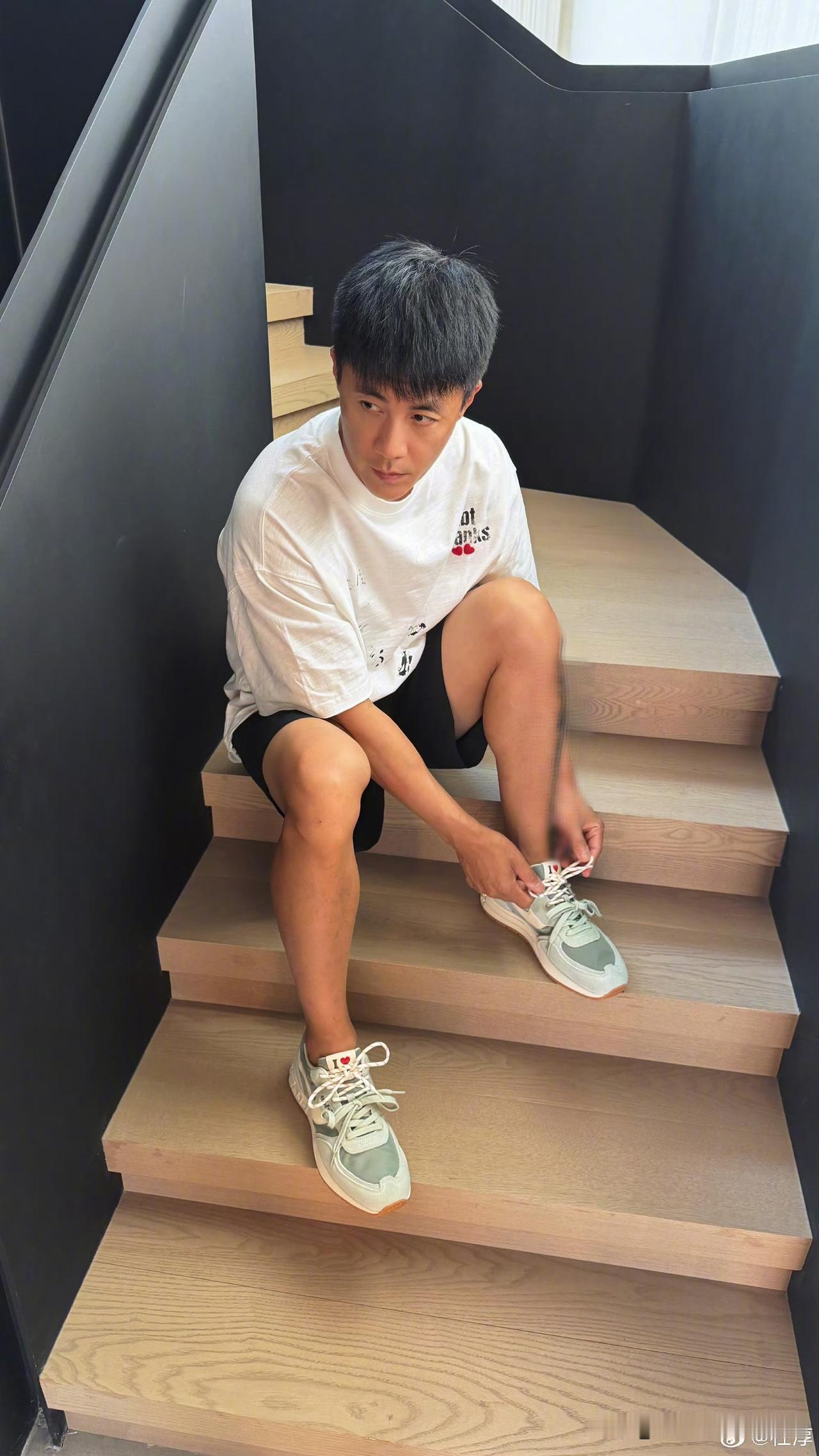 郎才女貌！杜淳王灿合影太养眼

娱乐圈的恩爱夫妻不少，但像杜淳和王灿这样，既能经