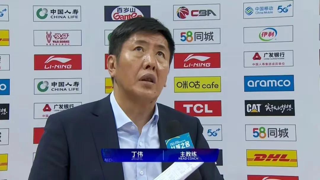 山东高速男篮今晚主场对阵天津队！
按照猫一场狗一场的定律，应该会取得一场胜利吧！