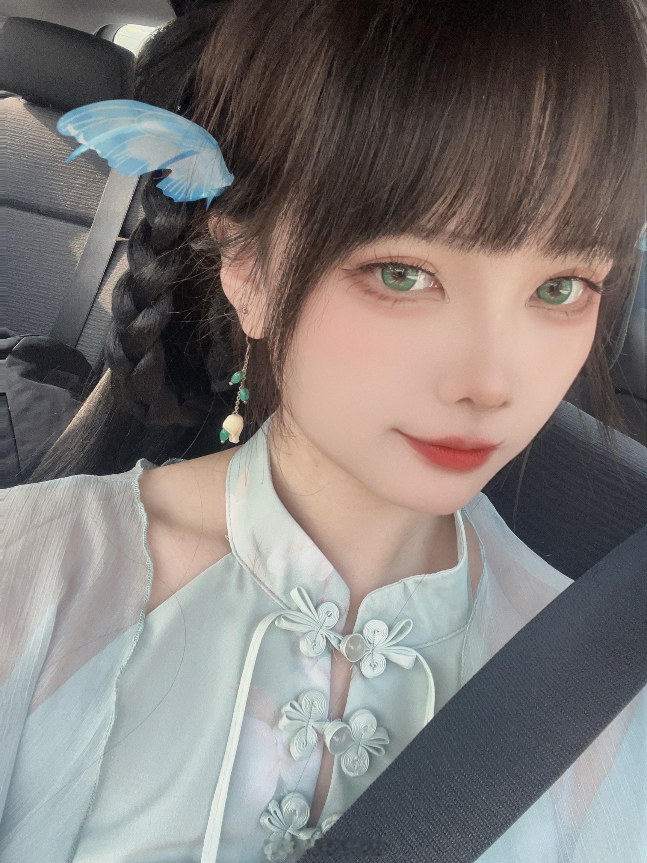 好久没带绿色美瞳了 ​​​