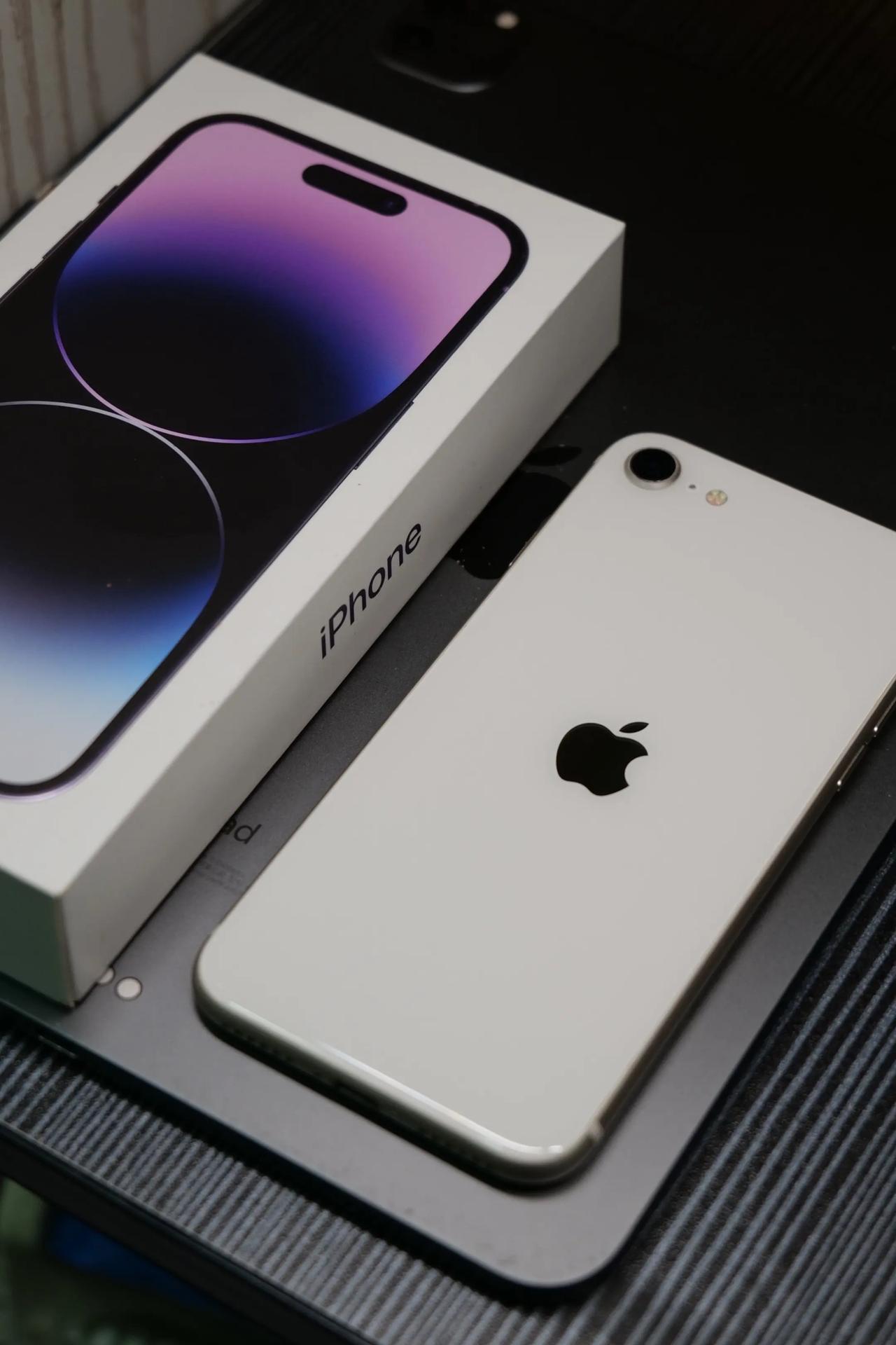 SE系列有哪些特点说起iPhone SE系列，它在苹果产品线里一直挺有争议，优缺