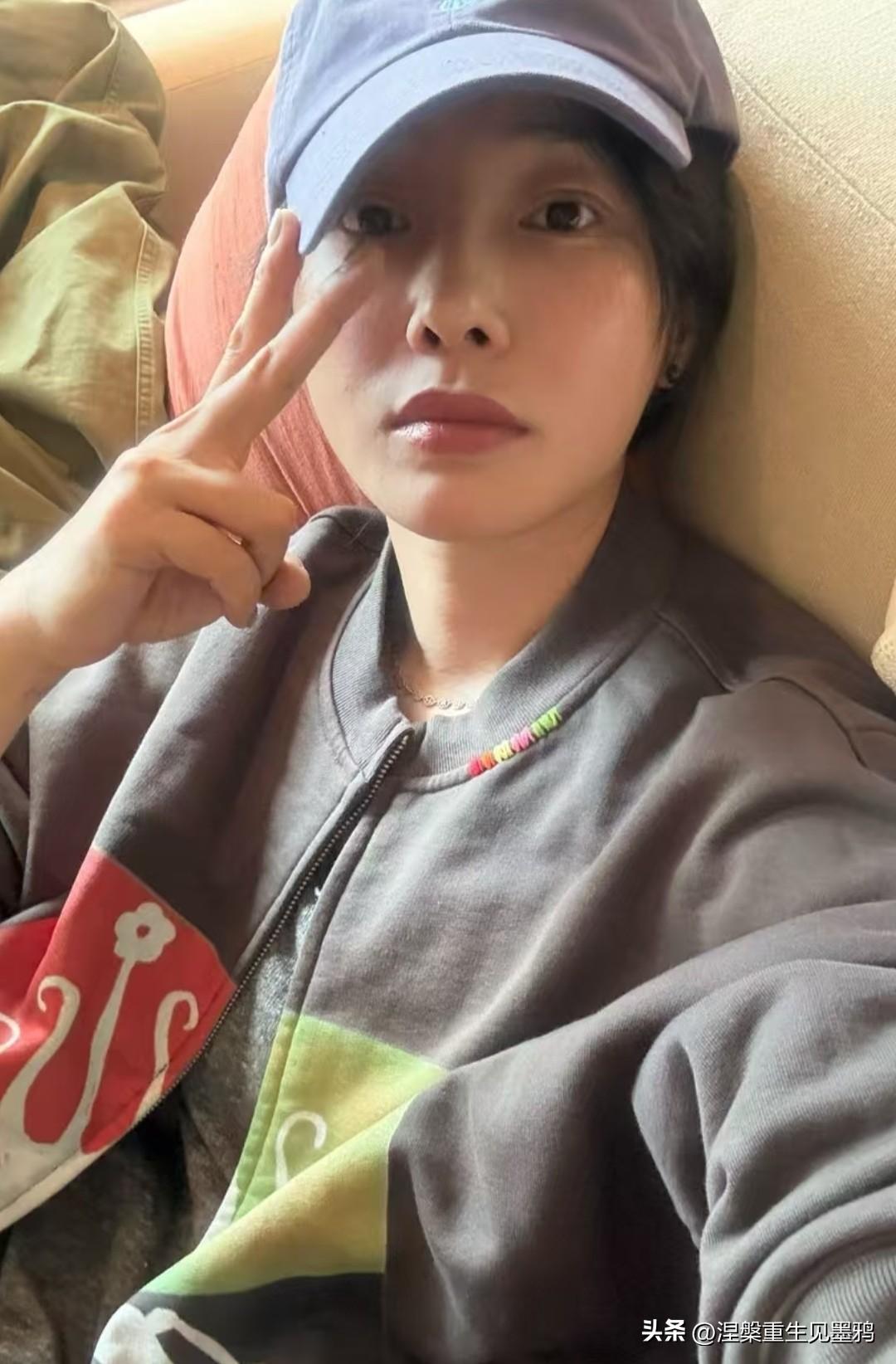 刚到西藏先“等氧气”，白百何晒出游自拍，松弛状态太戳人

说走就走的西藏之旅，在