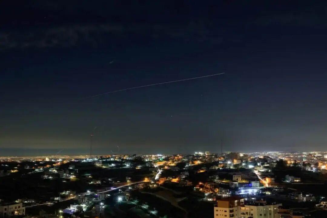 美国官员表示，以色列近日已通知美国，随着与伊朗的冲突持续，以方的弹道导弹拦截弹库