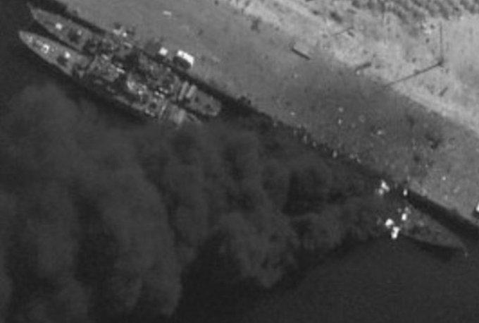 美国刚刚击沉了伊朗的整个海军，但伊朗仍然封锁了霍尔木兹海峡。

美国中央司令部司