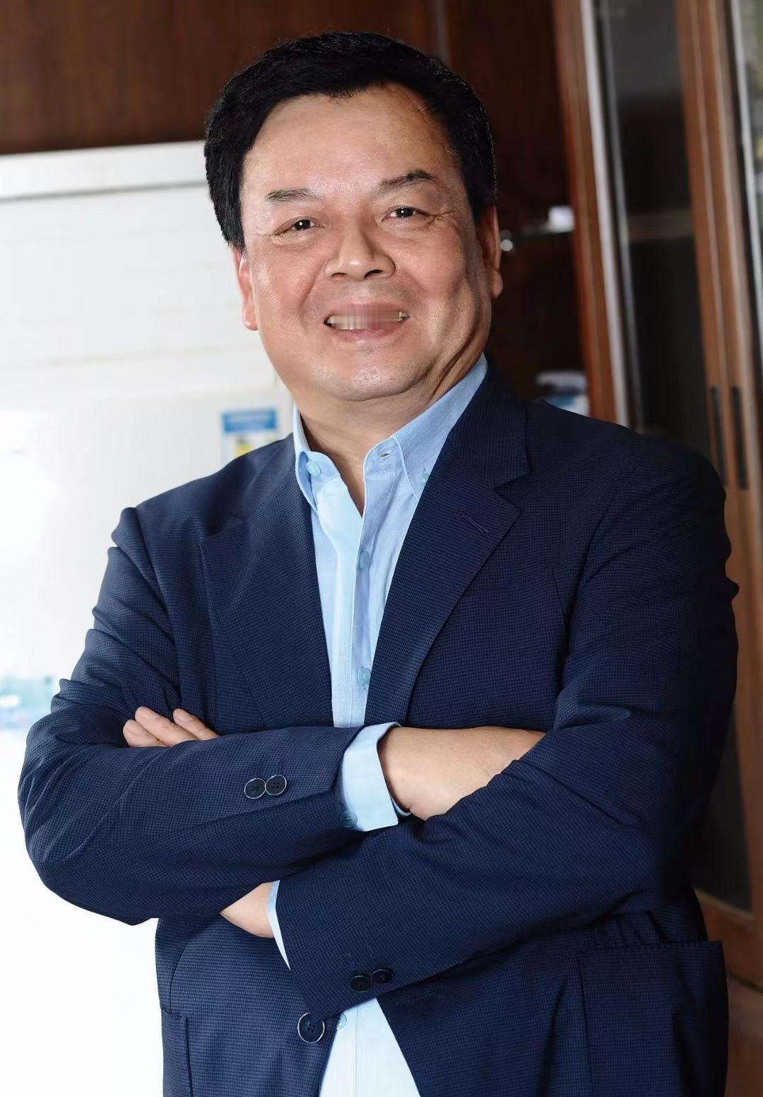 何为湘菜人的底气

文/中国湘菜文化大师  邓杰

近二十多年来，作为中国湘菜文