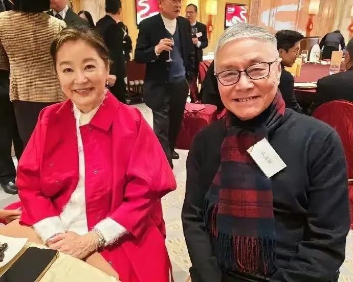 72岁林青霞红裙现身香港晚宴，一出场就艳压全场！
 
真正的美人，从不会被岁月打