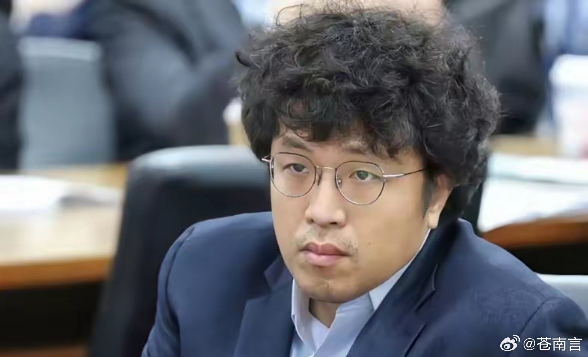 台湾高度关注央视起底沈伯洋​​“台独”分子总想靠着外部势力撑腰，一边吃着大陆的红