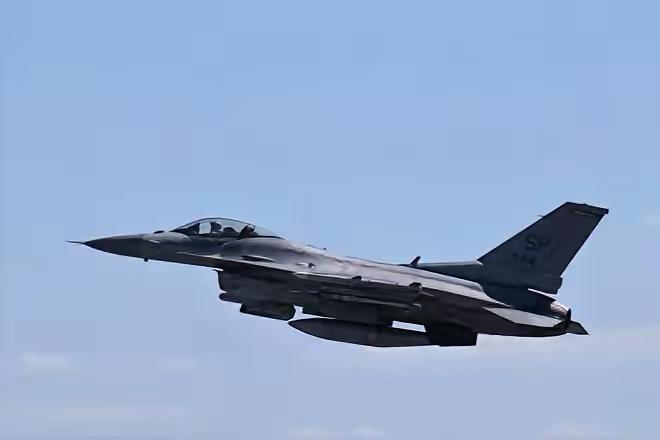 中美战机在黄海上空发生对峙！
2月20日官方消息确认，美军军机闯进黄海当面空域活