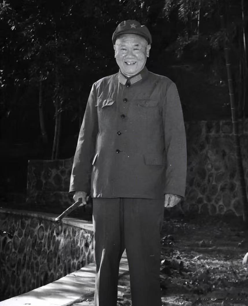 1975年少将李迎希特别爱吃鳖，他在一次大会上当众直言不讳地说：我们离休的就是小