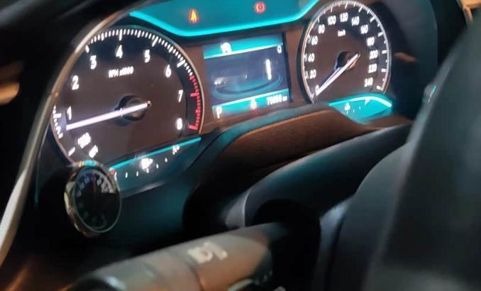 我打算给别克做保养。当我在打开刹车油壶时，有一些不敢相信，油黑的跟墨汁一样，而且