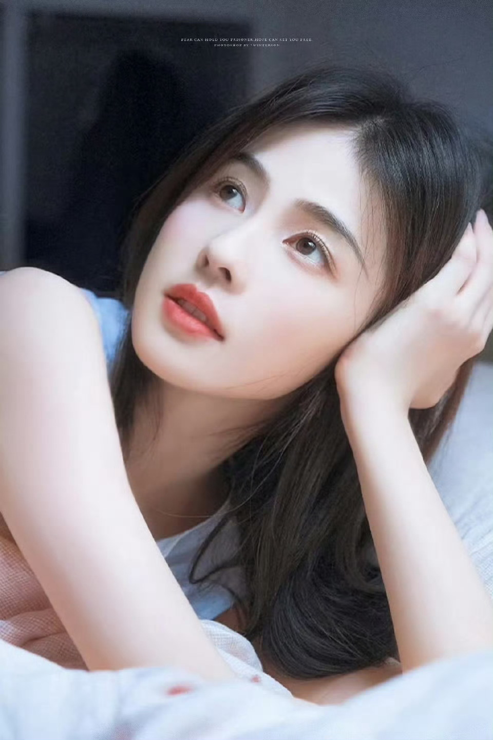 白鹿  “ 我用笔描绘你的美好，携带着落日的温柔，把热爱赠予最值得的你。”白鹿莫