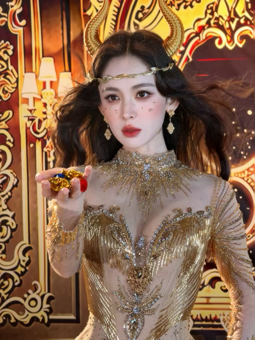 娜扎cos金牛女神娜扎金牛神话大片从星盘走出的神话美人娜扎，金牛神话大片氛围感拉