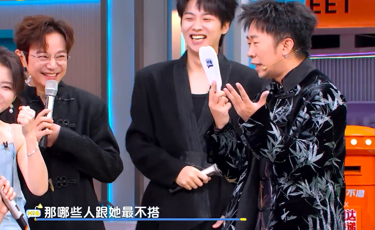 杨迪好突出的一面镜子迪一出手，就知有没有！耍剑逗乐公主，镜子也能被他吹上天，销售