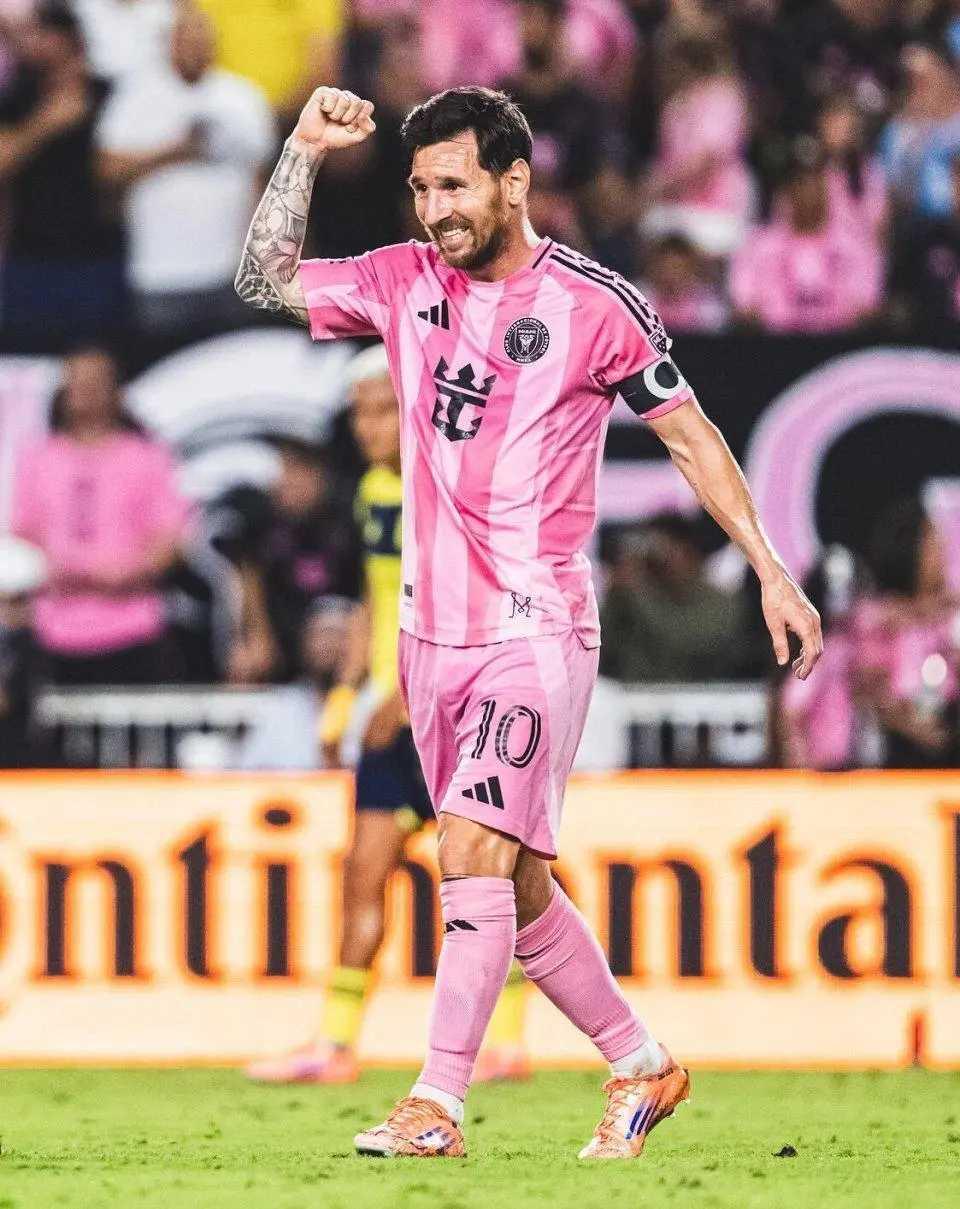38岁梅西1球3助封神！ 迈阿密国际4-0昂首晋级美职联东部决赛 北京时间11月