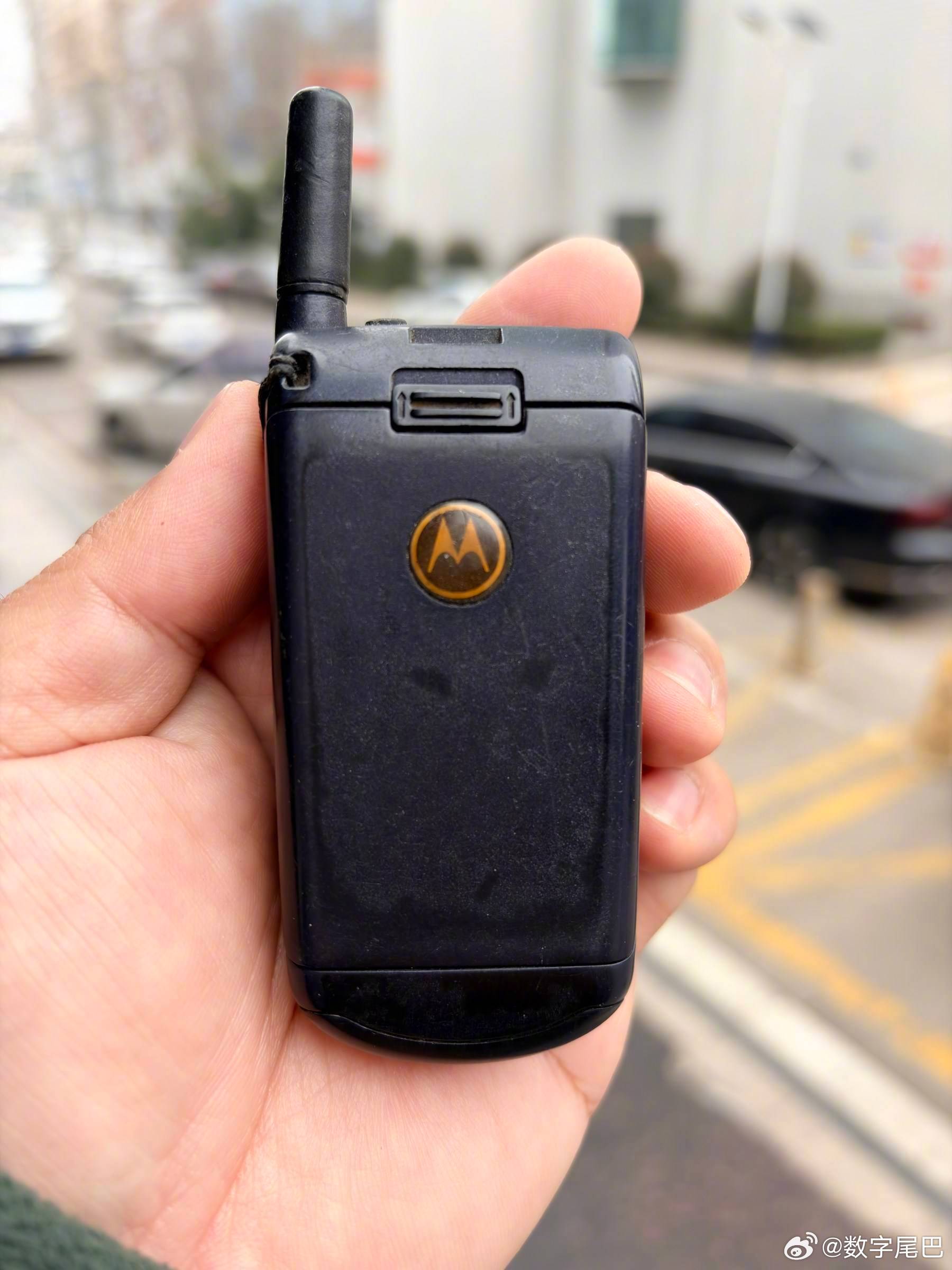怀旧小抽屉 摩托罗拉 V998+王德發 