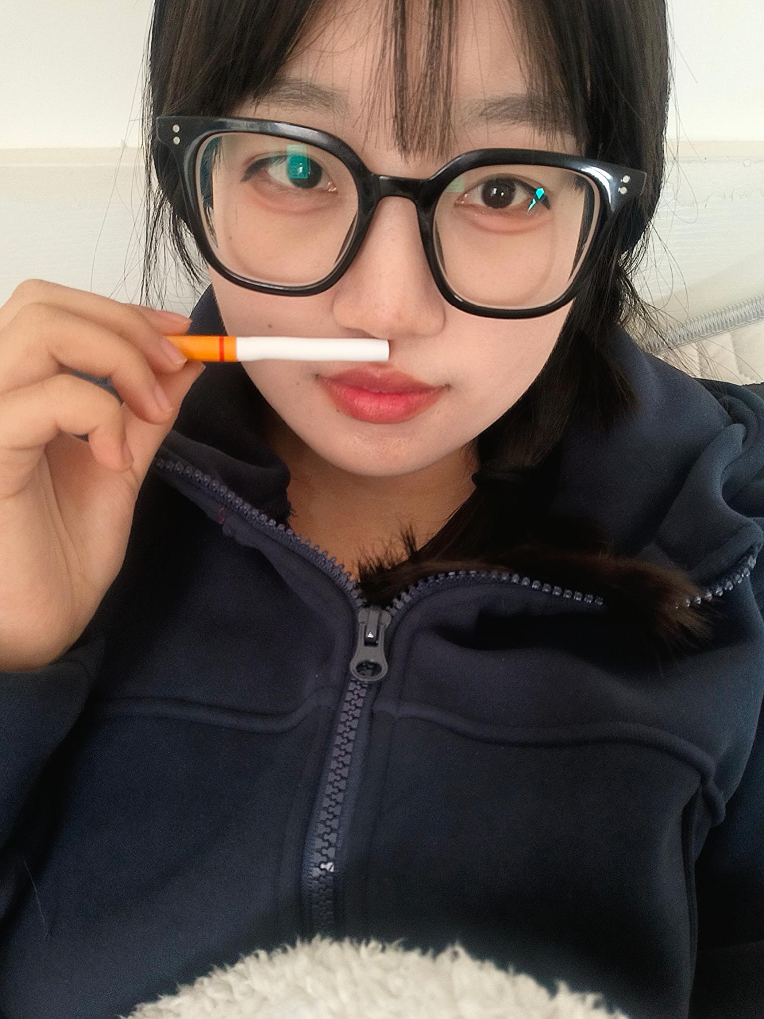 现在是3月15号凌晨了 你还不睡觉 在想什么呢..