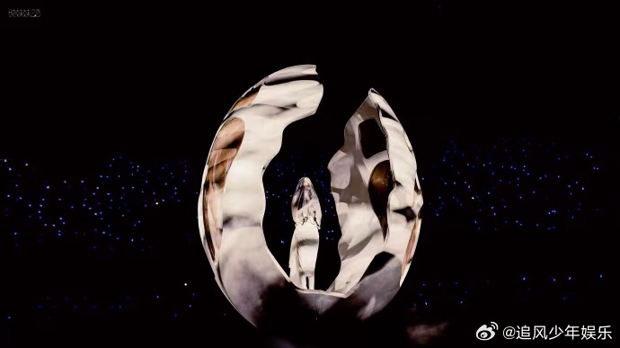 单依纯纯妹妹2.0成都站官宣成都场次正式官宣，看过巡演的都知道现场有多惊艳，迷人