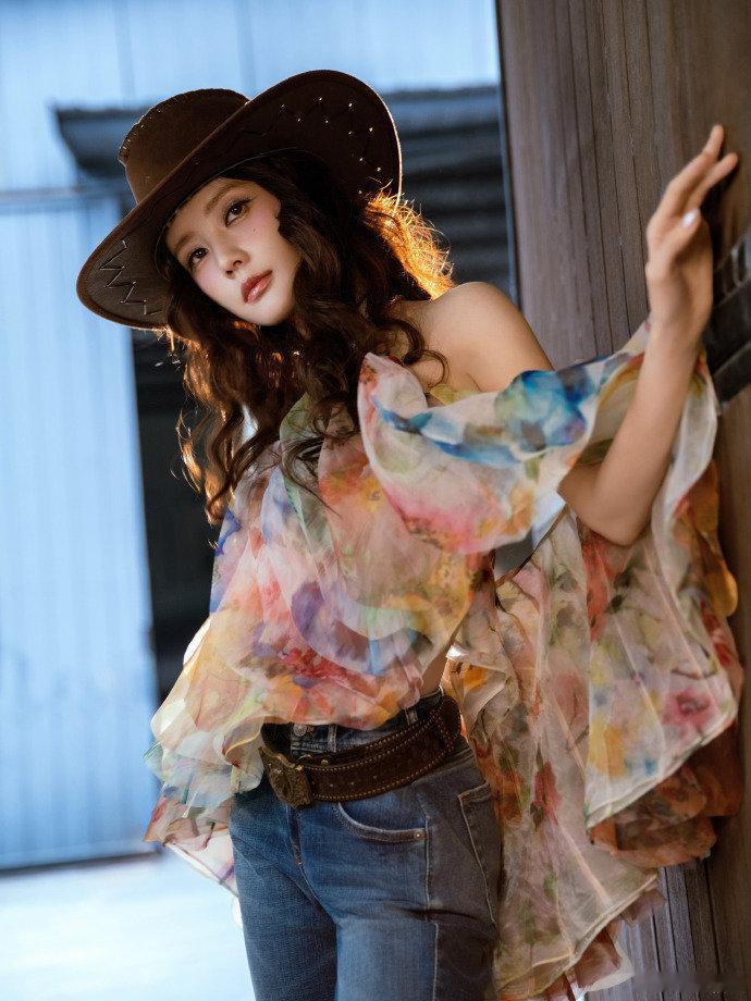 李一桐西部牛仔大片 李一桐西部牛仔大片 牛仔风完全帅气的存在！ 