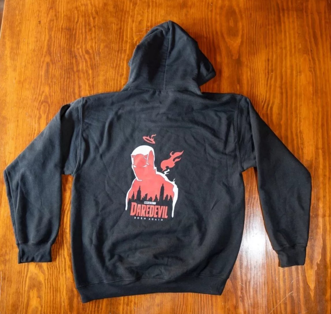 D+《夜魔侠重生》剧组纪念品，（图3是DD+金并+靶眼 可以当成第三季周边了！）