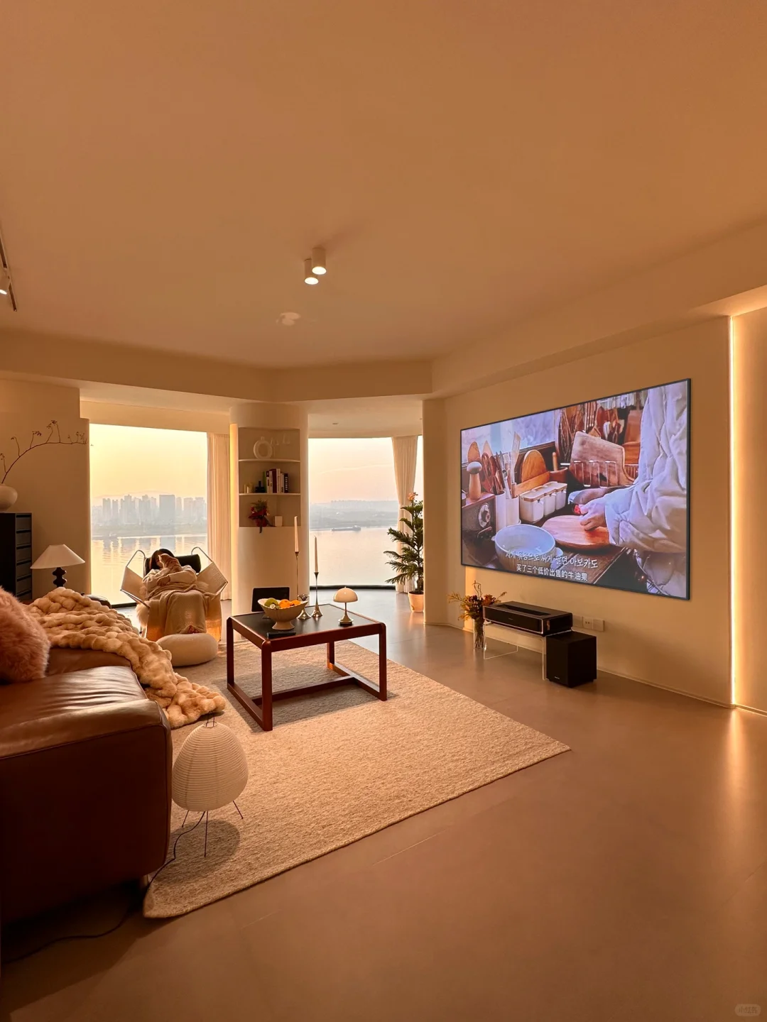 离职的快乐！是100寸激光电视给的！